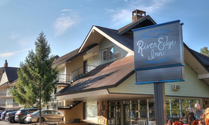 Gatlinburg Hotel | River Edge Inn