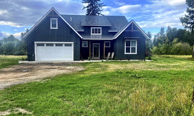Evergreen Casa | River Front, Brand new house. 3 mins to downtown Kalispell