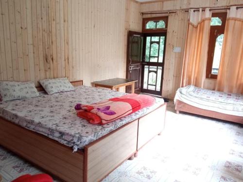 Ghiyagi Casa | River Front Homestay
