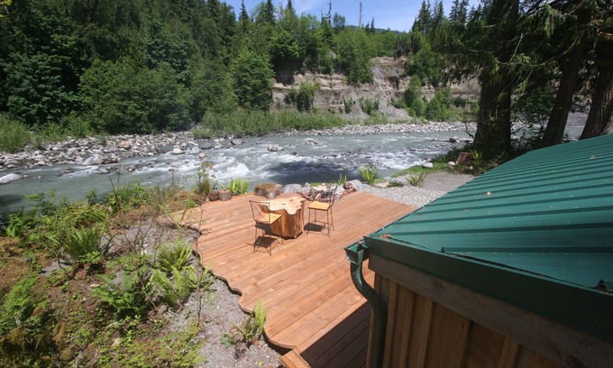 Verlot Cabina | River Front on the South Fork of The Stillaguamish River