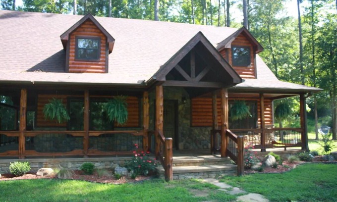 Smithville Cabina | River Front property Surrounded by Views! Located on N Mountain Fork River!
