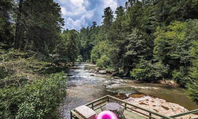 Ellijay Casa | RIVER FRONT Retreat perfect for families, couples, getaways.