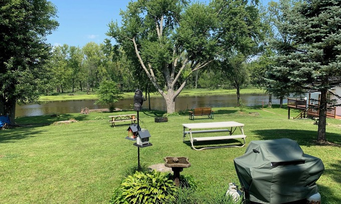 Weyauwega Casa | River Haven Farmhouse