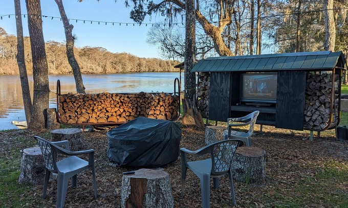 Old Town Casa | River Haven: Scenic Riverfront RV on Historic Suwannee River