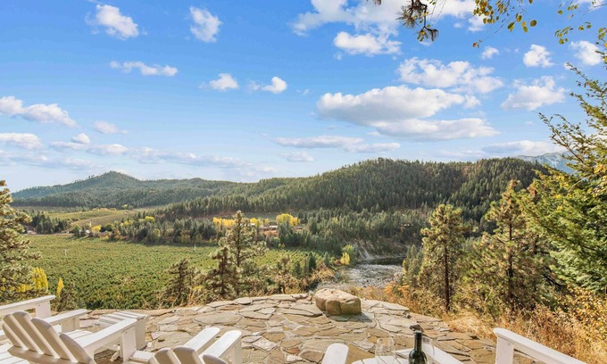 Peshastin Cabina | River Heights Home-Romantic Luxury*Hot Tub*Jetted Tub*Mtn and River Views