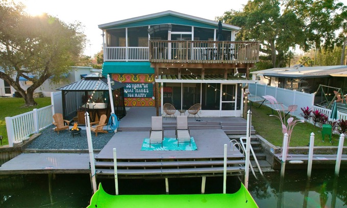 Weeki Wachee Gardens Casa | River home with huge arcade, hot tub kayaks, mini golf and floating pad, 80in TV