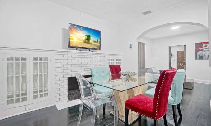 West Little River Casa | River House 4BR pool/hot tub plus private parking