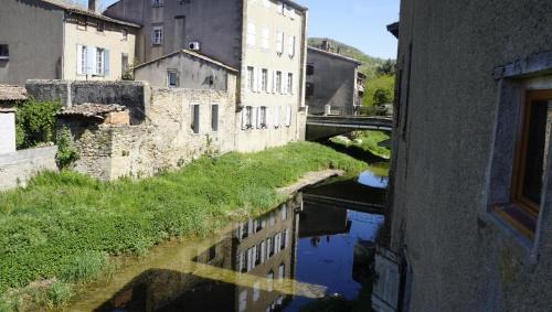 Chalabre Casa | River House in medieval bastide South of France