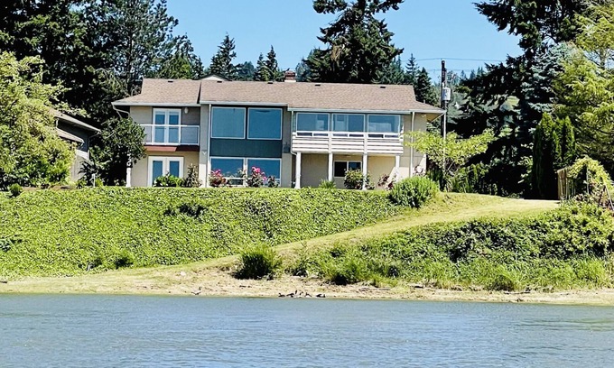 Washougal Casa | River House Retreat. Beautiful views from this waterfront property with Hot tub!