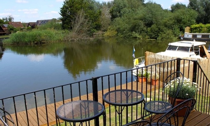Isleham Cabina | River Lark Lodge
