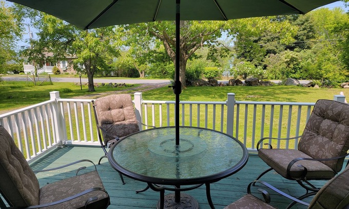 Alexandria Bay Cabaña | River Life Cottage - Alexandria Bay, NY - Dingman Point