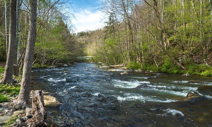 Gatlinburg - Pigeon Forge Cabina | River Lodge 5 Bedroom Home by Redawning