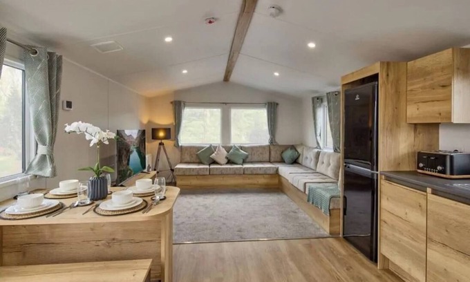 Great Billing Casa | River Meadows Retreat. Contemporary, spacious caravan. 3 Bedroom, sleeps 8
