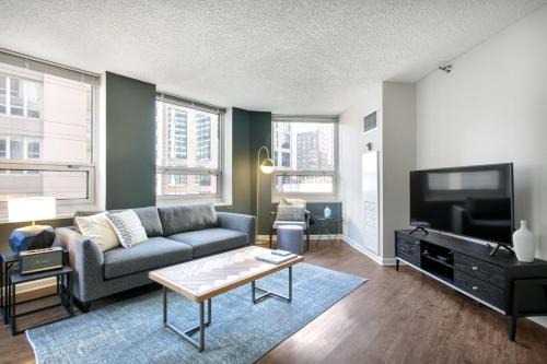Rush and Division Apartamento | River N 1BR w Gym WD nr Magnificent Mile CHI-162