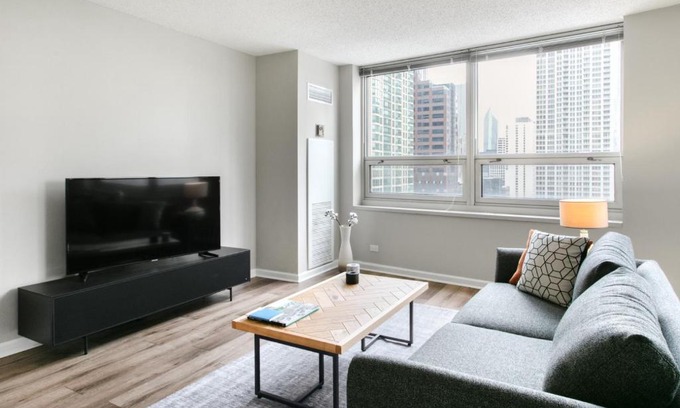 Rush and Division Apartamento | River N 2BR w Gym WD nr Magnificent Mile CHI-164