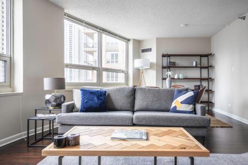 Rush and Division Apartamento | River N 2BR w Gym WD nr Magnificent Mile CHI-160