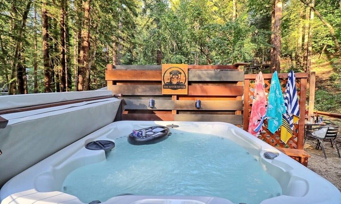 Rio Nido Casa | River Otter Hot Tub BBQ Fire Pit Russian River Gem.