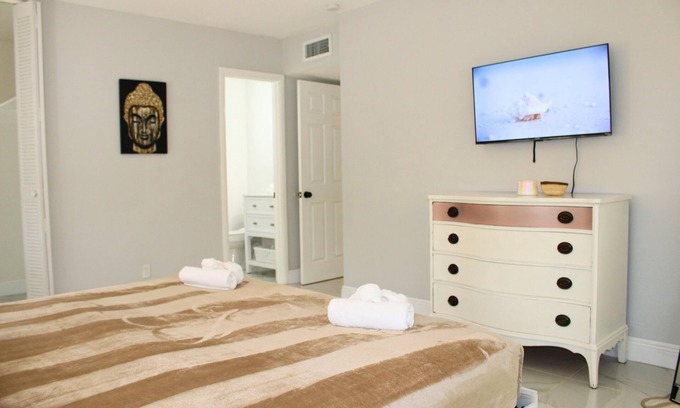 River Park Casa | River Park Marine-House Vacation, 3B, 2B.