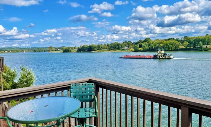 Marietta Apartamento | River Port | 3 Bed Condo Waterfront on Ohio River