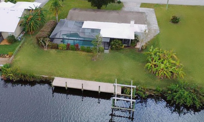 Fort Myers Shores Casa | River Ranch luxury waterfront home w/ pool & dock : boater, family, pet paradise