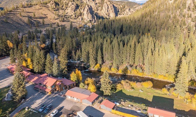 Almont Casa | River & Ranch Retreat: Fish, Raft, Hike & Ride in Rocky Mountain Bliss