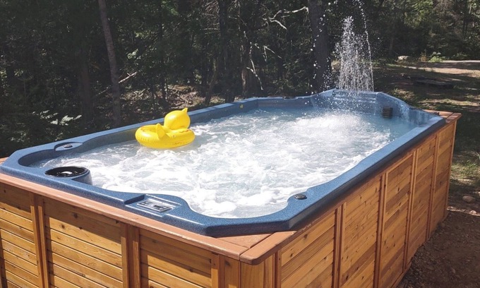 Crystal Falls Cabina | RIVER RENTAL NEW LOG CABIN-POOL SPA ON THE PAINT RIVER-DOCK-CANOES FISH GOLF ORV