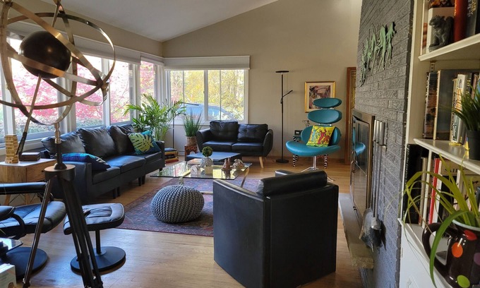 Mequon Casa | River Retreat and Executive Rental - 5BR