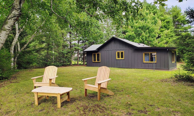Hayward Cabina | River Retreat-Cozy Cabin on 3 Acres in Hayward