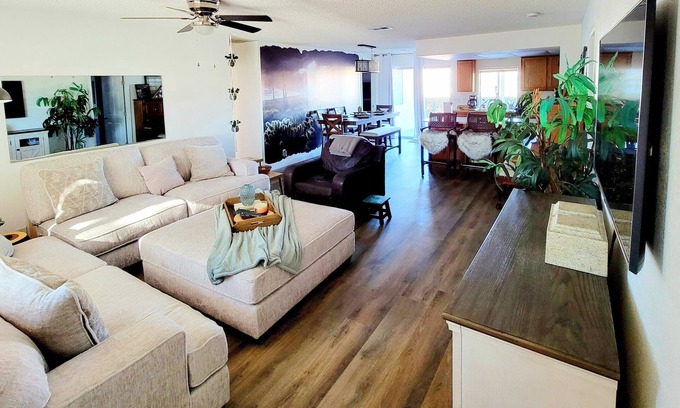 Bullhead City Casa | >1 mile to Colorado River-Updated Family Home for 8, Pet Friendly, Boat Parking