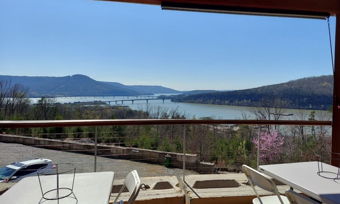 Lupton City Alquiler De Eote | River Retreat Floating Cabin w/ mountain views. Pet friendly