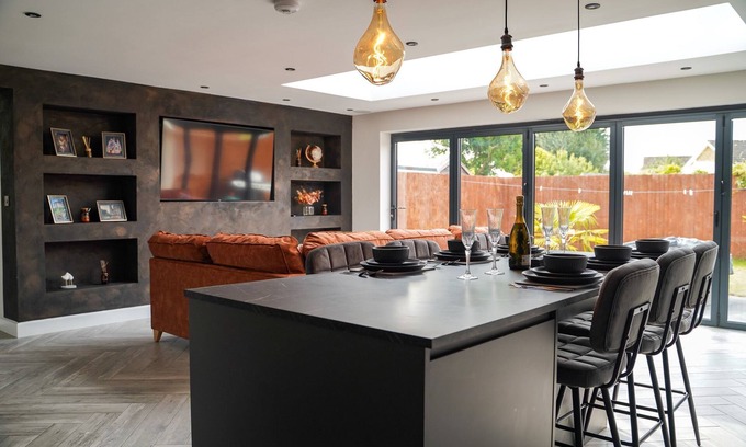 Huntington Casa | River Retreat - York - Elegant property that sleeps 9 guests in 5 bedrooms