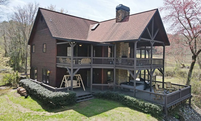 Copperhill Cabina | River Ridge Retreat-Ocoee riverfront-5br/3ba- Hot Tub- Wifi-Pool Table -Trout fishing