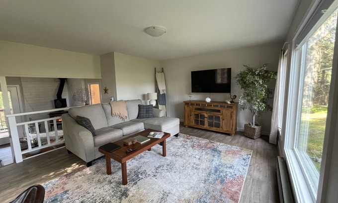 Manchester Casa | River Rock Beach House, Irish Beach private access