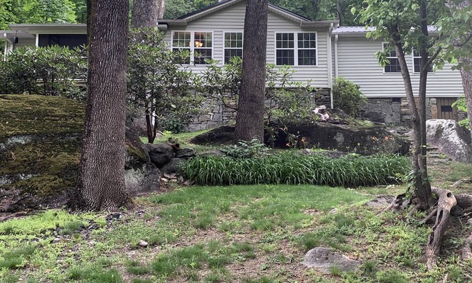 Chimney Rock Casa | River Rock Haven with Fireplace Pet Friendly