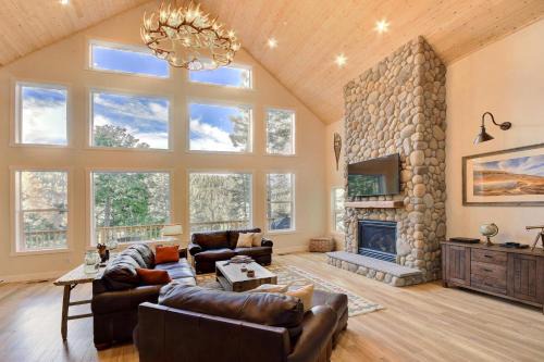 Yosemite West Casa | River Rock Retreat