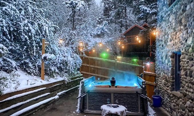 Cascade-Chipita Park Casa | River Rocks Retreat | Hot Tub | Fire Pit | Views!