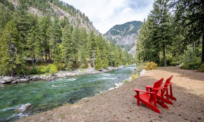 Leavenworth Cabaña | River Run Cottage - Enjoy The Sights And Sounds Of The Wenatchee River!