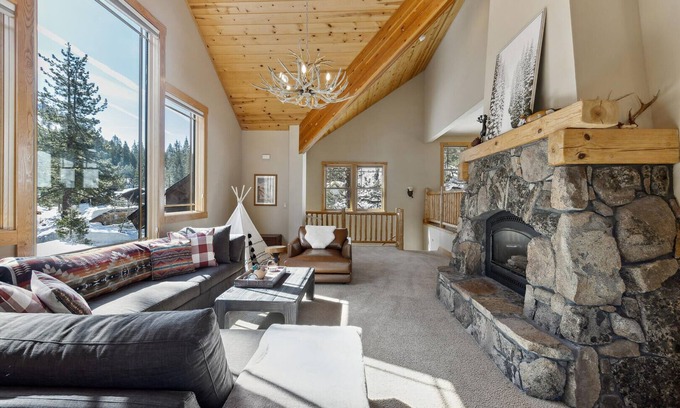 Lake Tahoe Casa | River Run Mountain Townhome