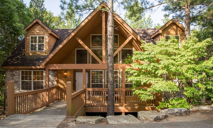 Branson West Cabina | River's Creek 4 Bedroom Cabin by RedAwning