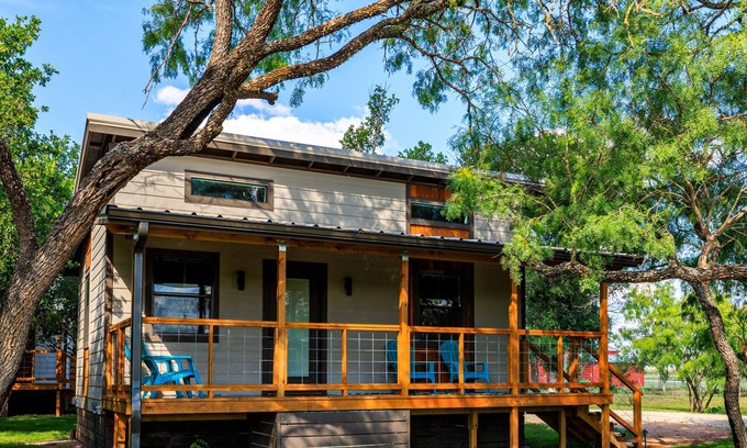 Fredericksburg Cabaña | River's Edge Cottage on waterfront with full river access - near wineries