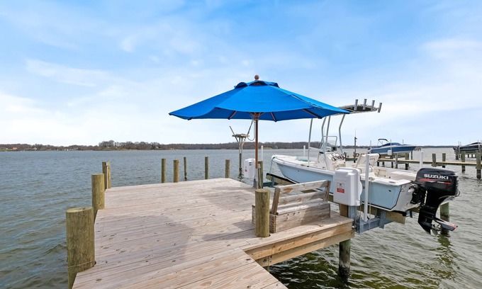Selby-on-the-Bay Casa | River's Edge - Newly renovated 3BR Waterfront Retreat with Pool