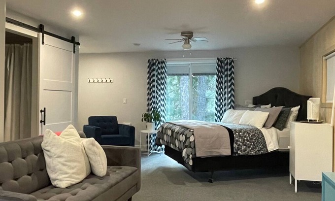 Clearwater Apartamento | River's Edge Retreat Gabbro Suite for 2 on the Clearwater River