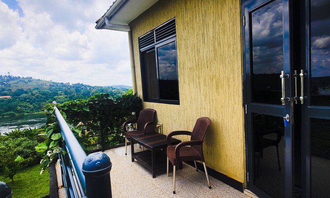 Jinja Casa | River-side eden in Bujjowali, jinja with River view, near town and pet friendly