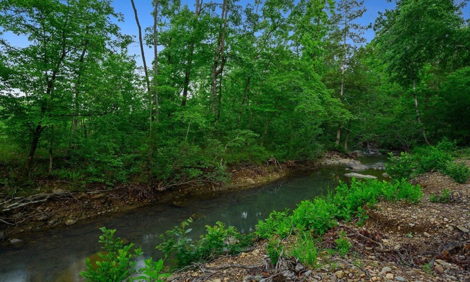 Broken Bow Cabina | River Sound-Creekside Cabin with hottub,playset,pool table- Virtual Tour Available