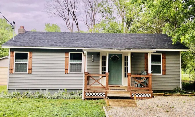 Van Buren Casa | River Time Cottage Get Away! 1/2 Mile from Current River!