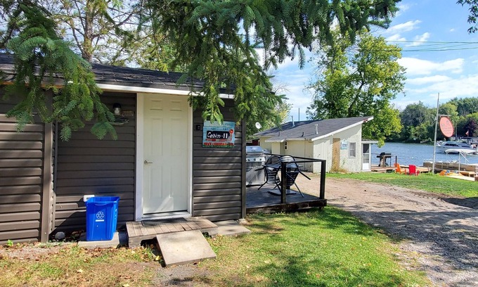 Hastings Cabaña | River View 2 Bedroom Cottage 11