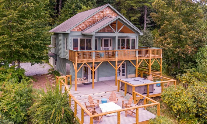 Boone Cabina | River View Retreat - 2 Bedroom on 2.3 acres. Hot Tub, Great Views, Creek access,Near New River
