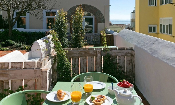 Santa Engracia Apartamento | River View Studio w/ Terrace by LovelyStay