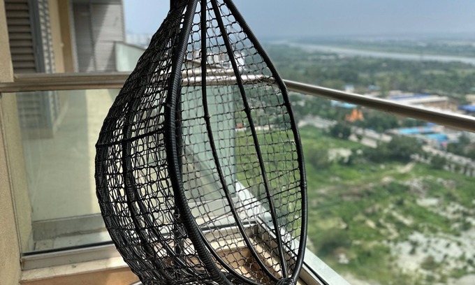 Noida Apartamento | RIVER VIEW stunning apartment. Metro Station 3 mins walk away