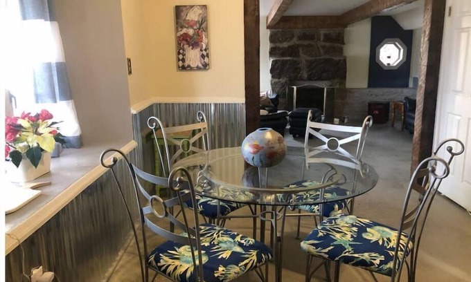 Madison Casa | River Views from Every Room! Clean, Newly Remodeled, Full Kitchen